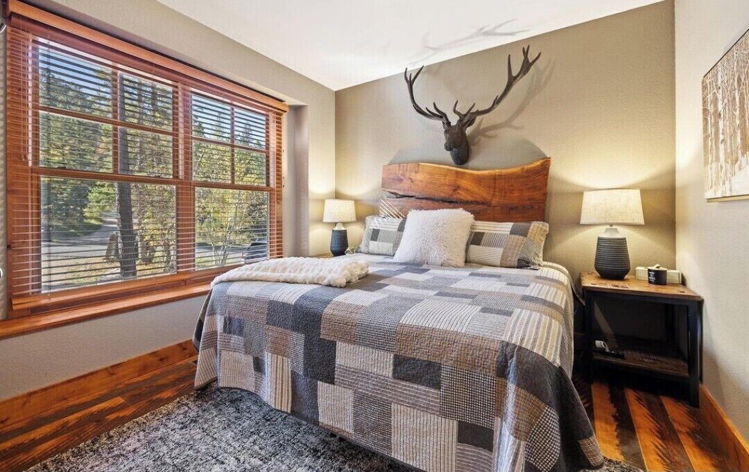 Strykejern/-brett, internettilgang og sengetøy