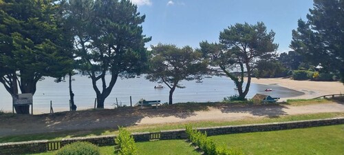 Apartment for 4 people, facing Kervoyal Bay