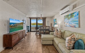 Smart TV, books - Ocean-front condo, walk to beach, pool, dining! (St. Thomas)