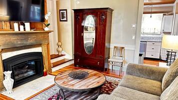 Televisión y chimenea