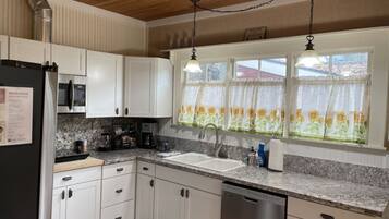 Refrigerador, microondas, parrilla de estufa y lavavajillas