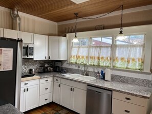 Refrigerador, microondas, parrilla de estufa y lavavajillas 