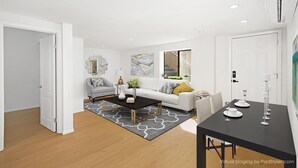 Ein modernes Wohnzimmer mit einer Couch, einem Couchtisch und einem Esstisch.