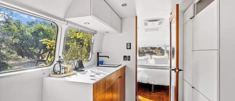 Microwave, coffee/tea maker, electric kettle, toaster