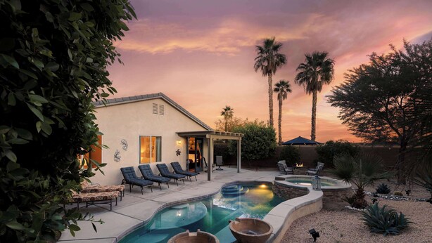 A backyard with a swimming pool, lounge chairs, and a house. - Blue Jay by Nest Villas | Idyllic Pool & Spa (Indio)