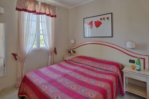 1 bedroom, iron/ironing board, free WiFi, bed sheets - Casa Rossa Nel Giardino di Renzo with pool - Mareri apartments (Imperia)