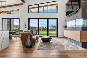 TV, fireplace - Teed Up at Copper Rock (Hurricane)