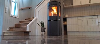 3-Bedroom Home with Mountain & Sea Views in Bolungarvík, 10 min from Ísafjörður