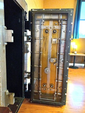 Unclassified image, 2 of 15, button - LEDBETTER EXECUTIVE BUILDING (Bartonville)