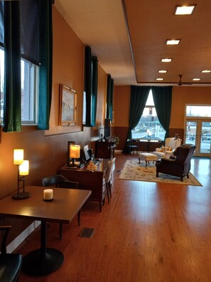 Unclassified image, 3 of 15, button - LEDBETTER EXECUTIVE BUILDING (Bartonville)