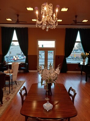 Unclassified image, 4 of 15, button - LEDBETTER EXECUTIVE BUILDING (Bartonville)