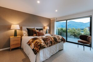 บ้านพัก, วิวทะเลสาบ | เตารีด/โต๊ะรีดผ้า, Wi-Fi ฟรี