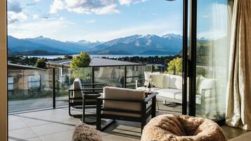House, Lake View | Terrace/patio