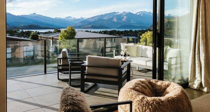 Korari House - Lake Views - Sleeps 10