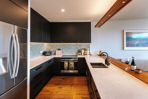 Nhà, quang cảnh hồ | Bếp riêng | Tủ lạnh, lò vi sóng, lò nướng, bếp nấu 