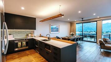 House, Lake View | Private kitchen | Full-size fridge, microwave, oven, stovetop