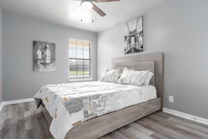 Iron/ironing board, WiFi, bed sheets