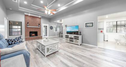 Modern Chic 3/2 Close to Fort Hood, Huge Master Bedroom, Great Neighborhood