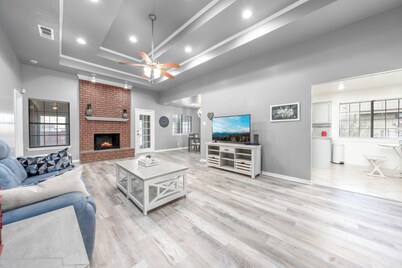 Modern Chic 3/2 Close to Fort Hood, Huge Master Bedroom, Great Neighborhood