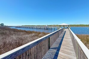 Property grounds - The Salty Kiss at Redfish Harbor | Boat Slip | Dog-Friendly | Outdoor Pool | Beach Getaways (Pensacola)