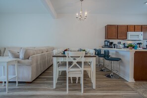 Dining - Spacious 3BR Townhome with Private Pool in Bella Vida, Kissimmee (Kissimmee)