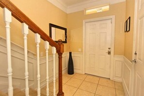 Interior - Spacious 3BR Townhouse in Vista Cay – Sleeps 8 Near Disney (Orlando)