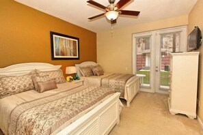 3 bedrooms, iron/ironing board, free WiFi, bed sheets - Spacious 3BR Townhouse in Vista Cay – Sleeps 8 Near Disney (Orlando)