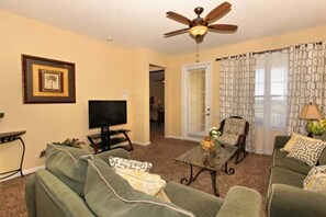 Smart TV - Spacious 3BR/2BA Apartment at Vista Cay, Minutes from Disney & Universal (Orlando)