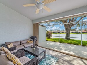Terrace/patio - Modern Lakeside Villa: 6 Mins to Vanderbilt Beach & Mercato! (Naples)