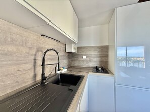 Fridge, microwave, cookware/dishes/utensils - CAP D'AGDE - Plage du Môle // Réf 0232 (CAP D'AGDE)
