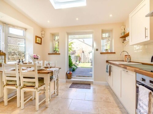 Fair Place Cottage near Hornsea Mere with garden