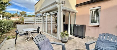 屋外ダイニングエリア