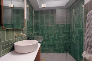 Dusche, Haartrockner, Shampoo