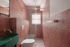 Dusche, Haartrockner, Shampoo