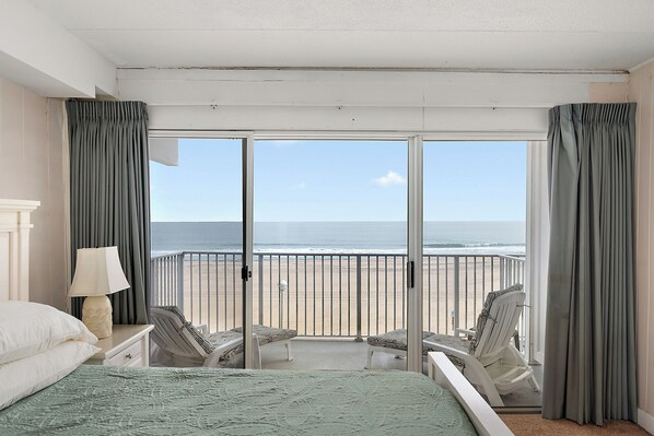 2 bedrooms, free WiFi, bed sheets - On Boardwalk - Oceanfront 2 Bed/2 Bath (Ocean City)