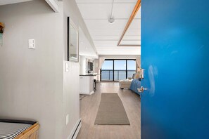 1 bedroom, iron/ironing board, free WiFi, bed sheets - OceanfrontStudio-Slps4-Pool-CornerUnit (Ocean City)
