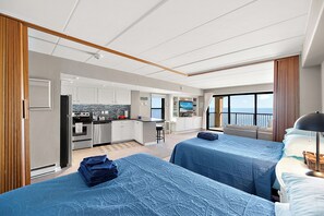 1 bedroom, iron/ironing board, free WiFi, bed sheets - OceanfrontStudio-Slps4-Pool-CornerUnit (Ocean City)