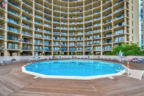 Pool - OceanfrontStudio-Slps4-Pool-CornerUnit (Ocean City)