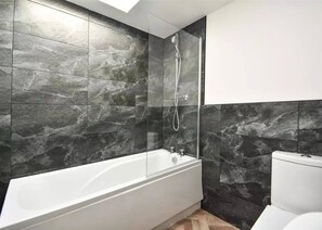 House, Multiple Bedrooms | Bathroom - Glams Beautiful Luxury Home (Wolverhampton)