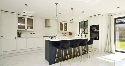 Glams Beautiful Luxury Home