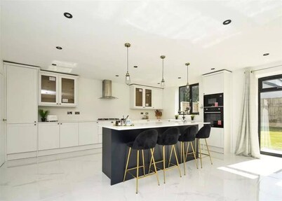 Glams Beautiful Luxury Home