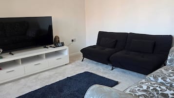 Nhà, nhiều phòng ngủ | Khu phòng khách