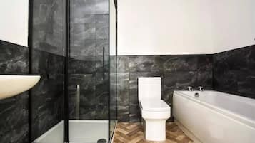 Huis, meerdere slaapkamers | Badkamer