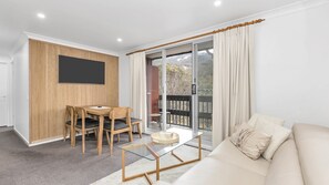 Living area - Bobuck 2B - Boutique Mountain Escape (Thredbo)