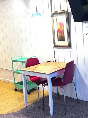 Dining - Point Charming Studio (Richmond)