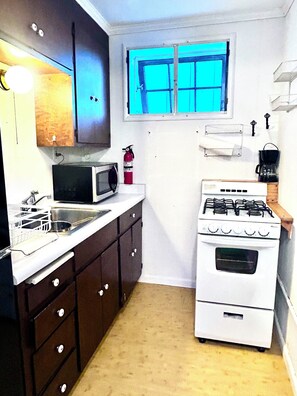 Private kitchen - Point Charming Studio (Richmond)