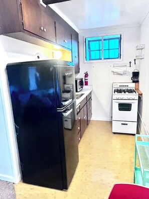 Private kitchen - Point Charming Studio (Richmond)