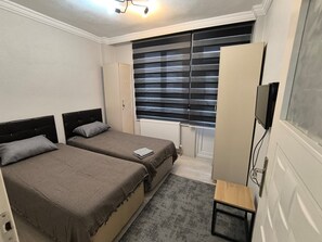 Apartamento Deluxe, balcón, vistas a la ciudad | Tabla de planchar con plancha y wifi gratis