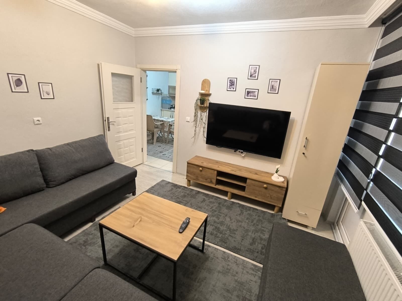 Apartamento luxo, sacada, vista para a cidade | Área de estar