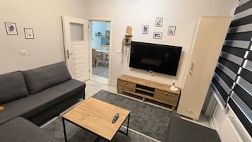 Apartamento luxo, sacada, vista para a cidade | Área de estar